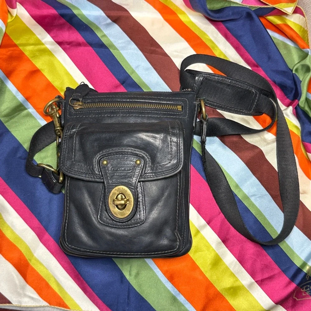 Coach Black Legacy Set-Leigh satchel, Kisslock Wallet, Ltd Ed Clutch, Swingpack - Picture 6 of 13